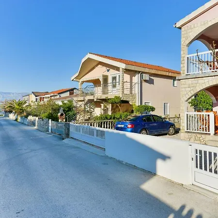 Delac Apartment Vir